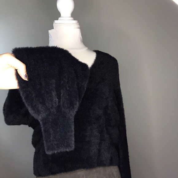 Aritzia Sunday Best Kitten V-Neck Sweater | Black | Size M - Picture 4 of 12